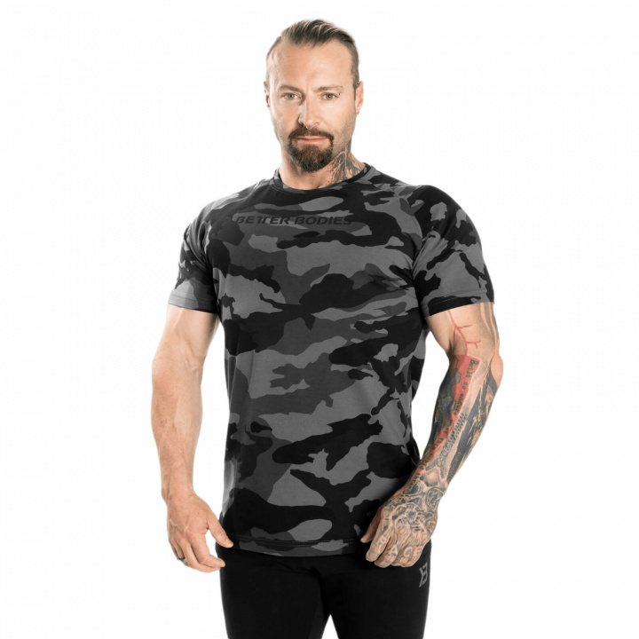 Tjek Gym Tapered Tee, mørk camo, Better Bodies på SportGymButikken.dk