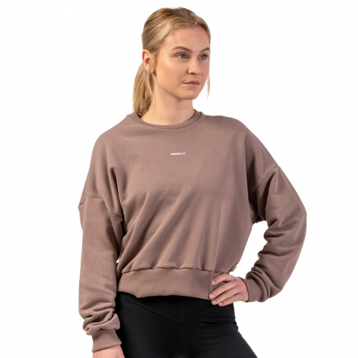 Tjek Loose Fit Sweatshirt ''Feeling Good'', brun, Nebbia hos SportGymButikken.dk